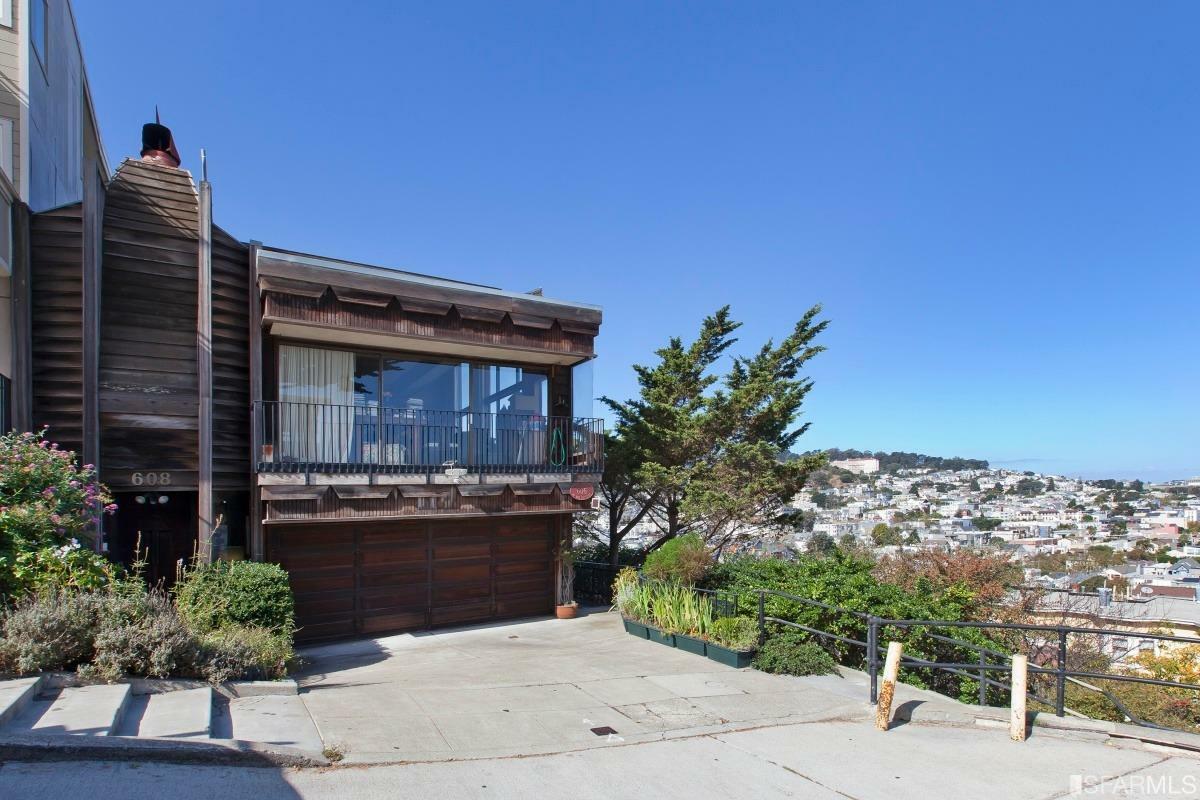 Property Photo:  606 Sanchez Street  CA 94114 