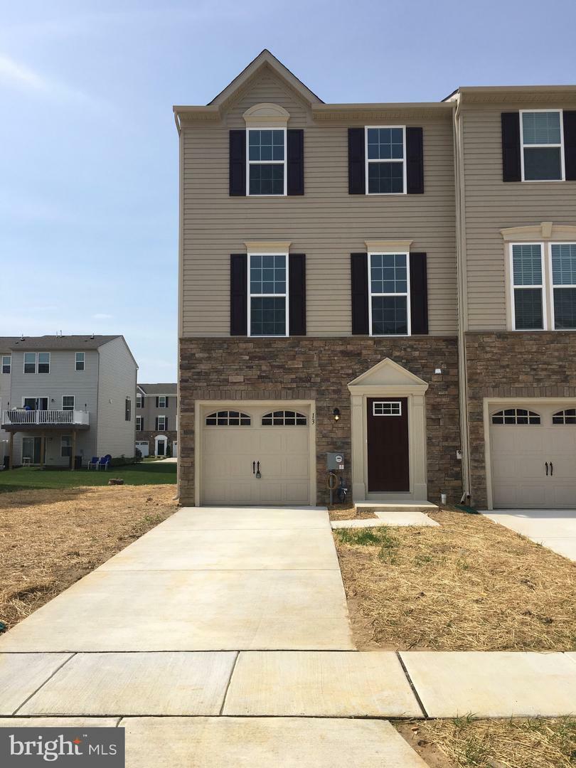 Property Photo:  13 Farm Field Lane  NJ 08081 