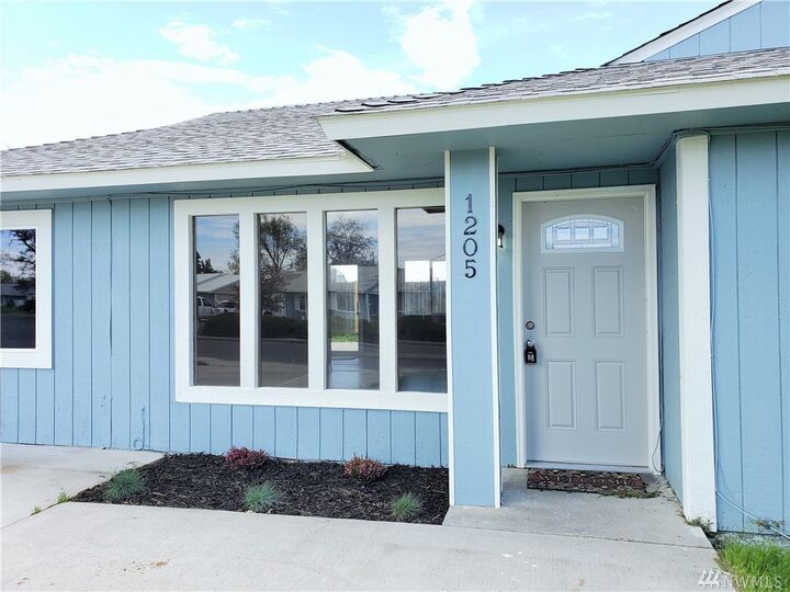 Property Photo:  1205 Arlington Dr  WA 98837 