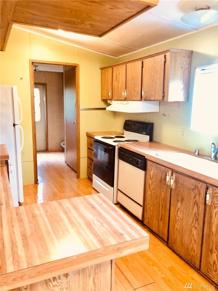 Property Photo:  20720 106th Place SE  WA 98031 