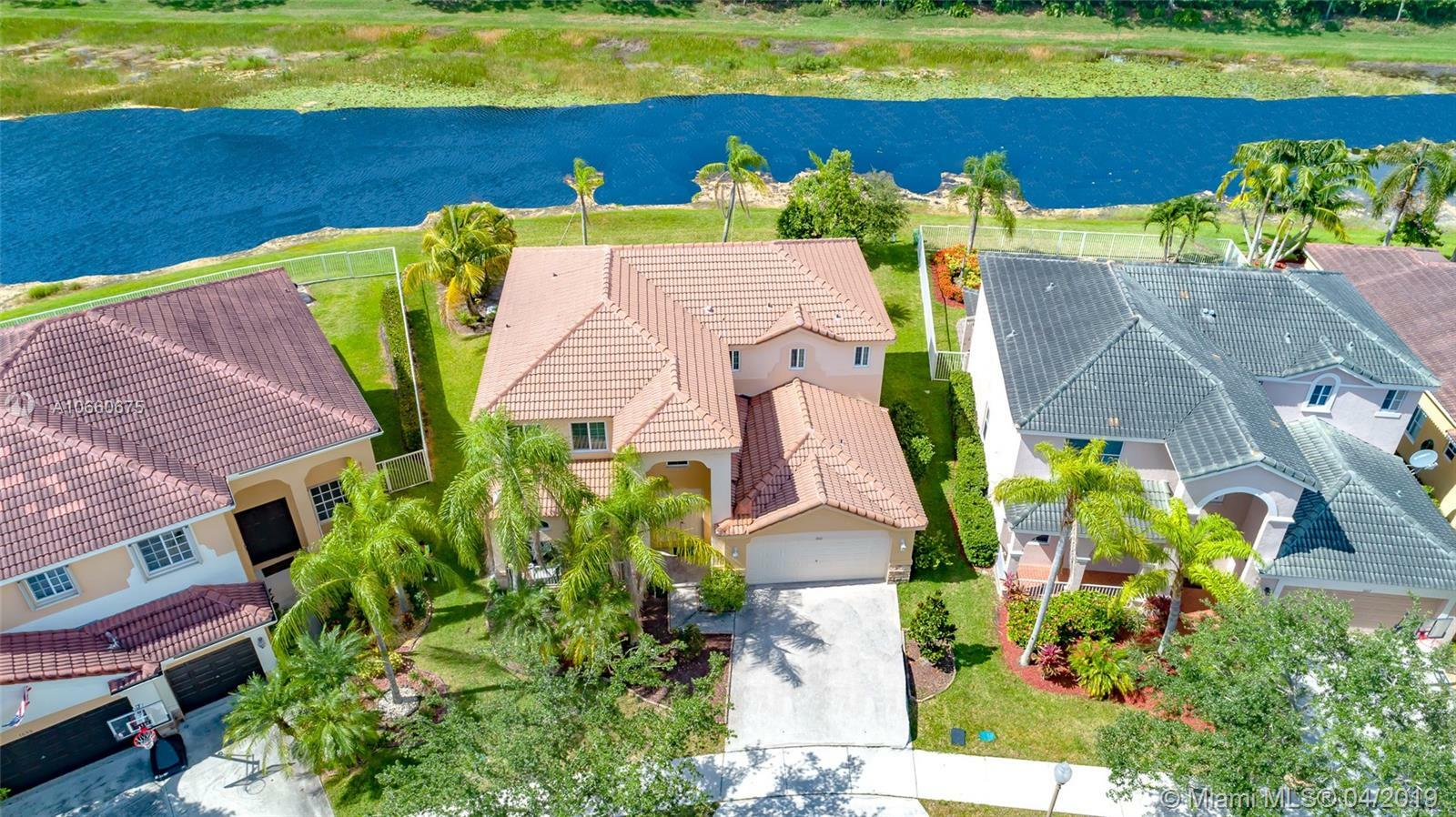 Property Photo:  1661 Royal Grove Way  FL 33327 