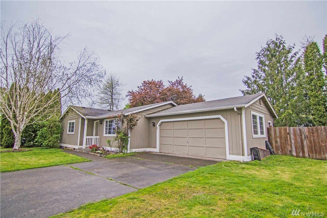 Property Photo:  813 Fir Ave  WA 98294 