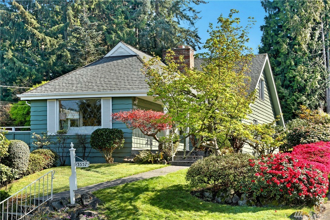 Property Photo:  3557 NE 98th St  WA 98115 