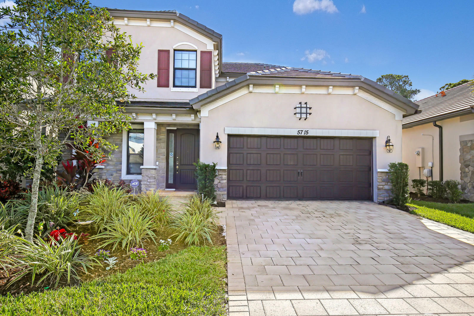 Property Photo: 5715 Sandbirch Way FL 33463