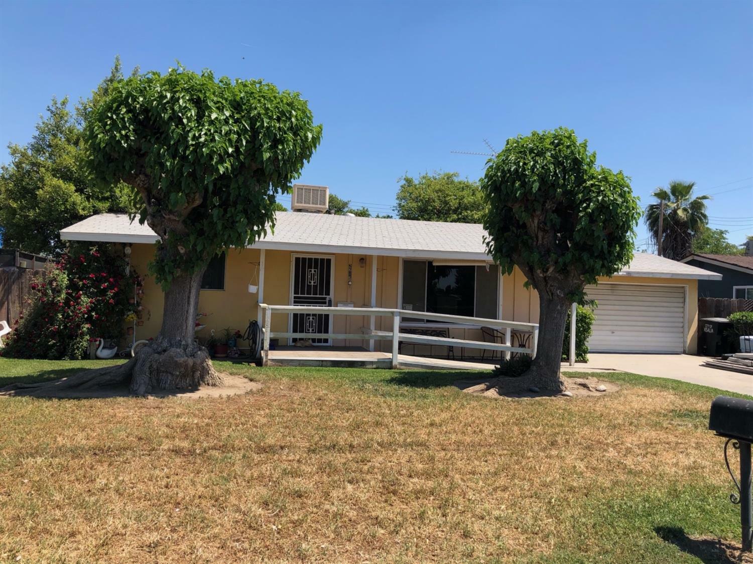 Property Photo:  2616 N Giddings Street  CA 93291 