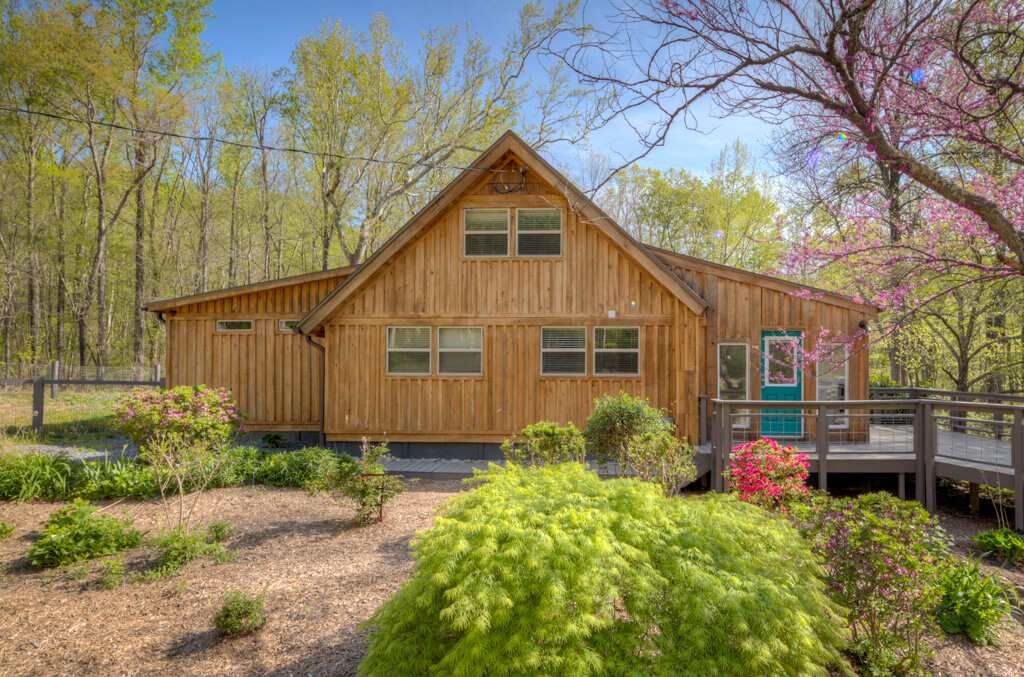 Property Photo:  552 Dogwood Dr  VA 22973 