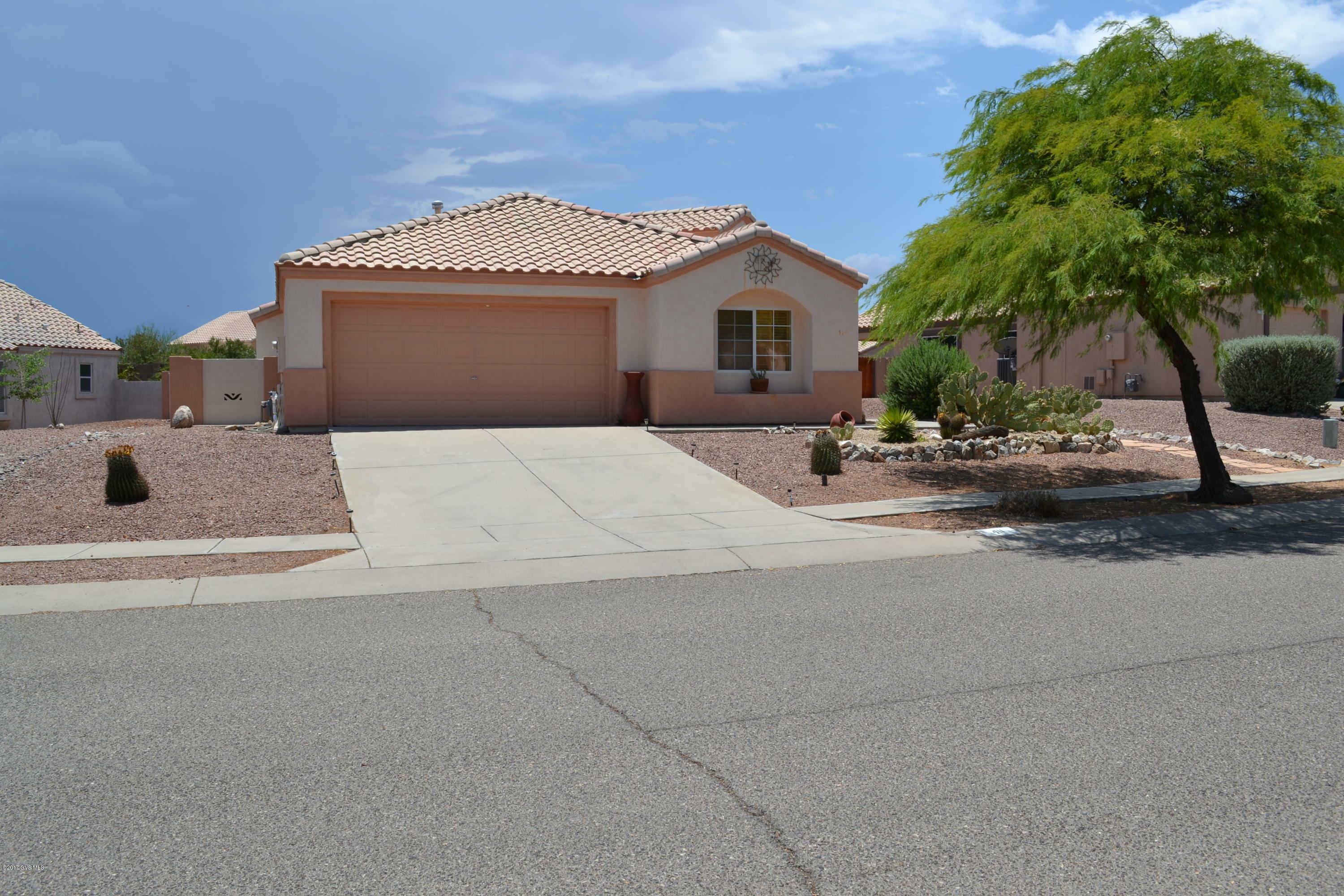 Property Photo:  411 W Rio Sinaloa  AZ 85614 