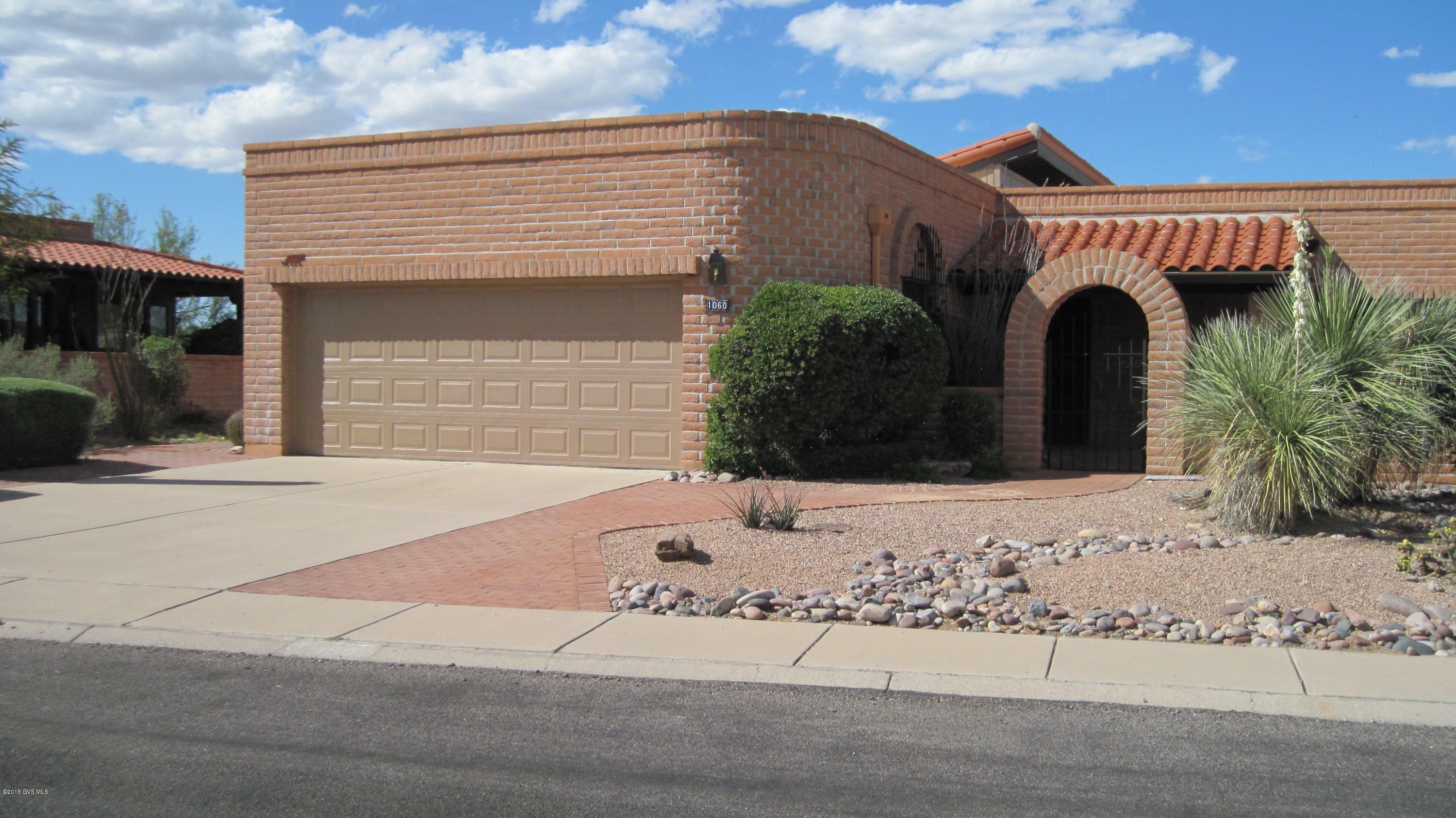 Property Photo:  1060 W Camino Urbano  AZ 85622 