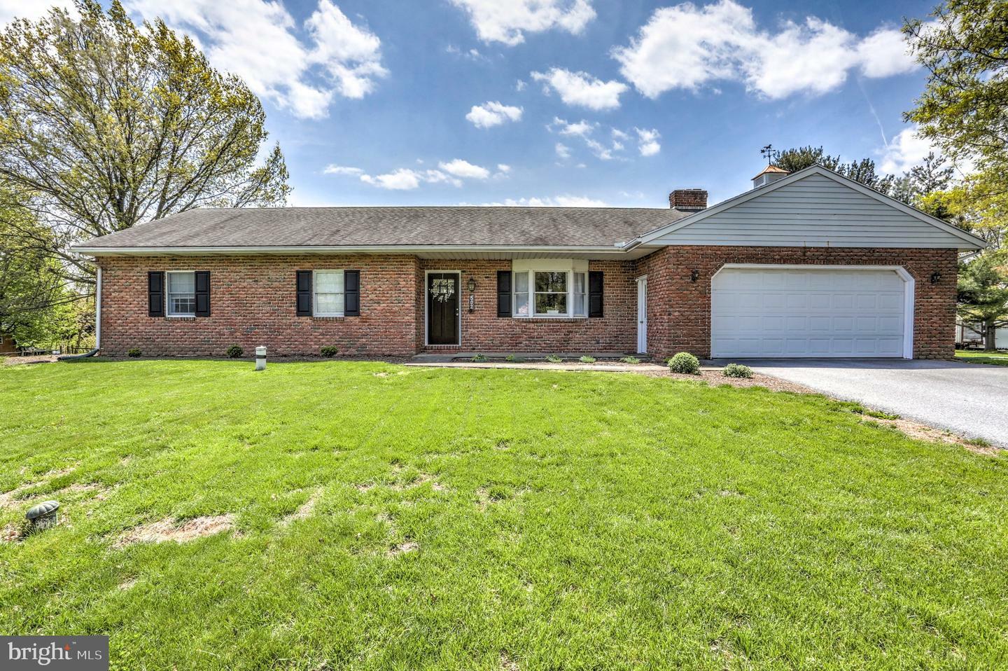 Property Photo: 502 Deer Run Road PA 17543