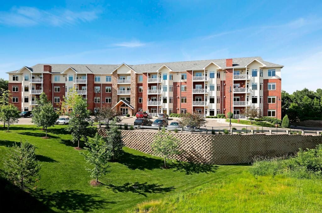 Property Photo:  1776 Stieger Lake Lane 403  MN 55386