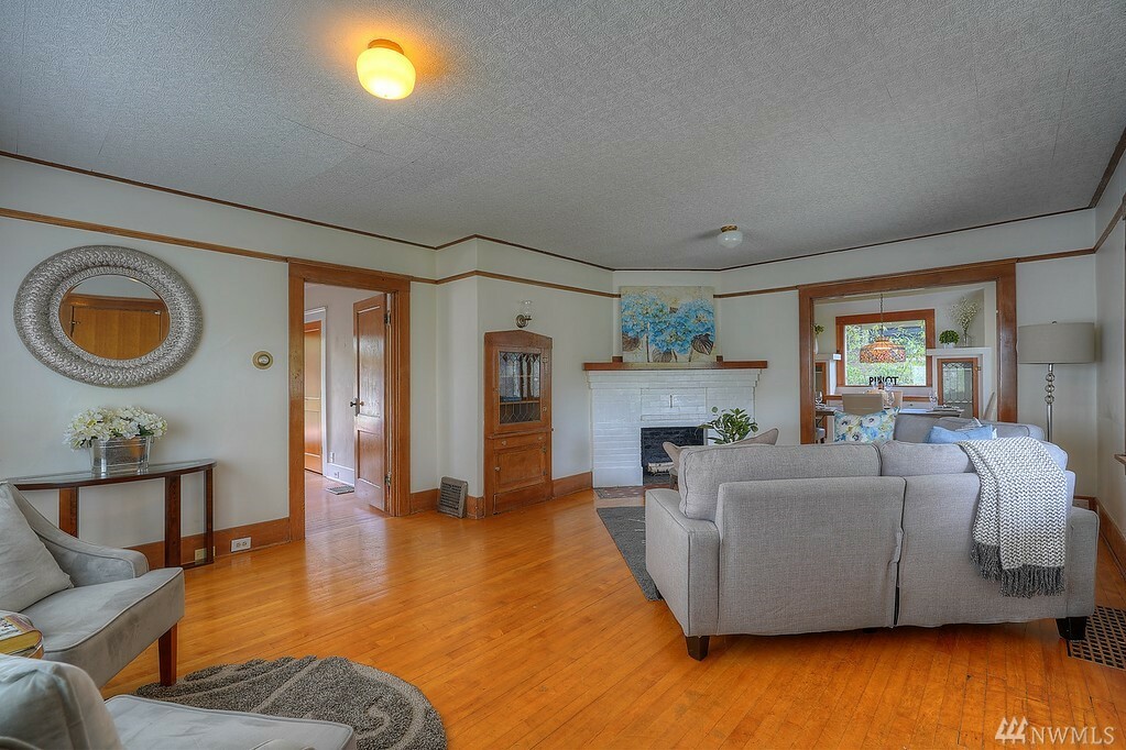 Property Photo:  1410 N Anderson St  WA 98406 