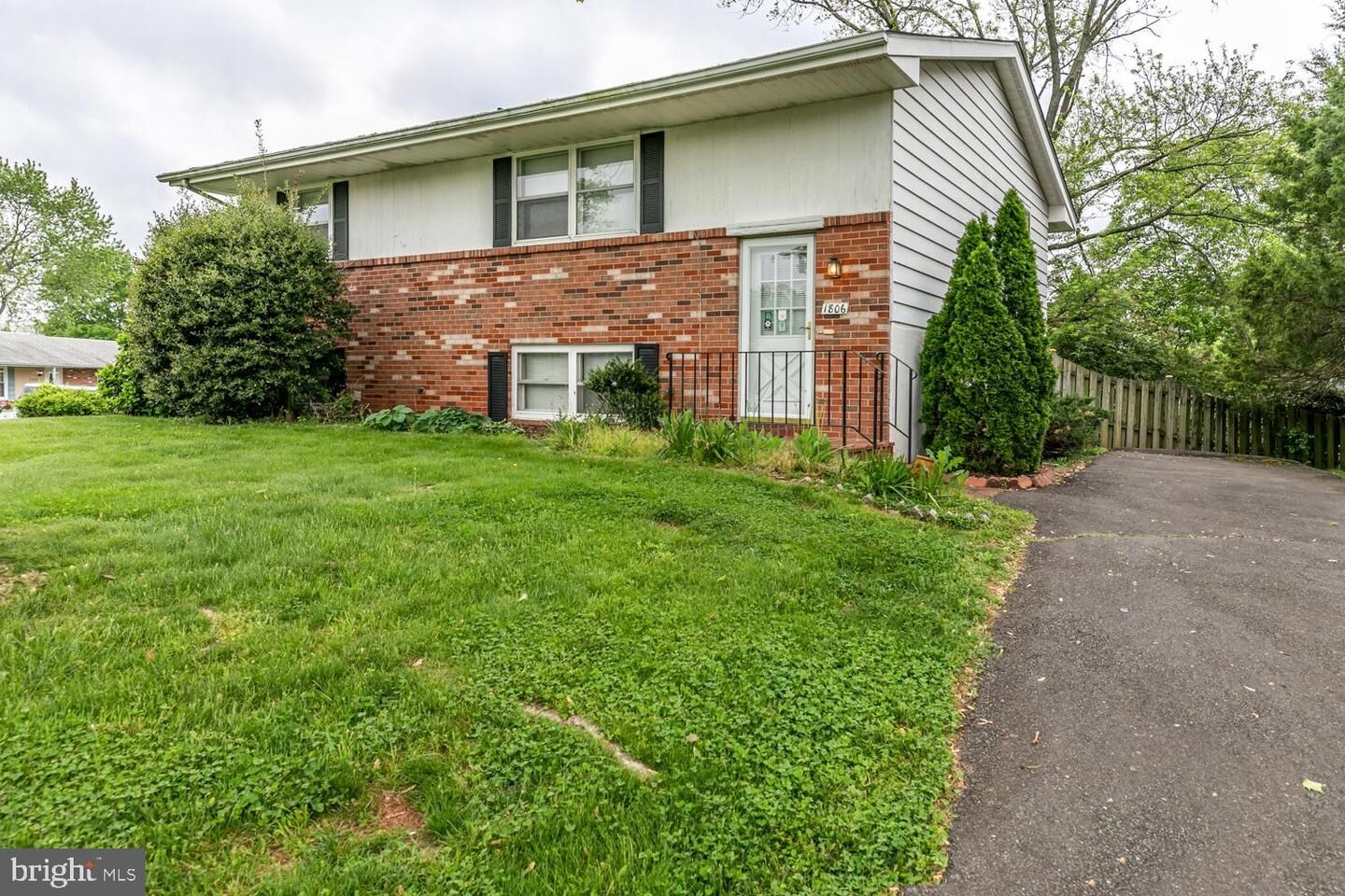 Property Photo:  1806 N Sterling Boulevard  VA 20164 