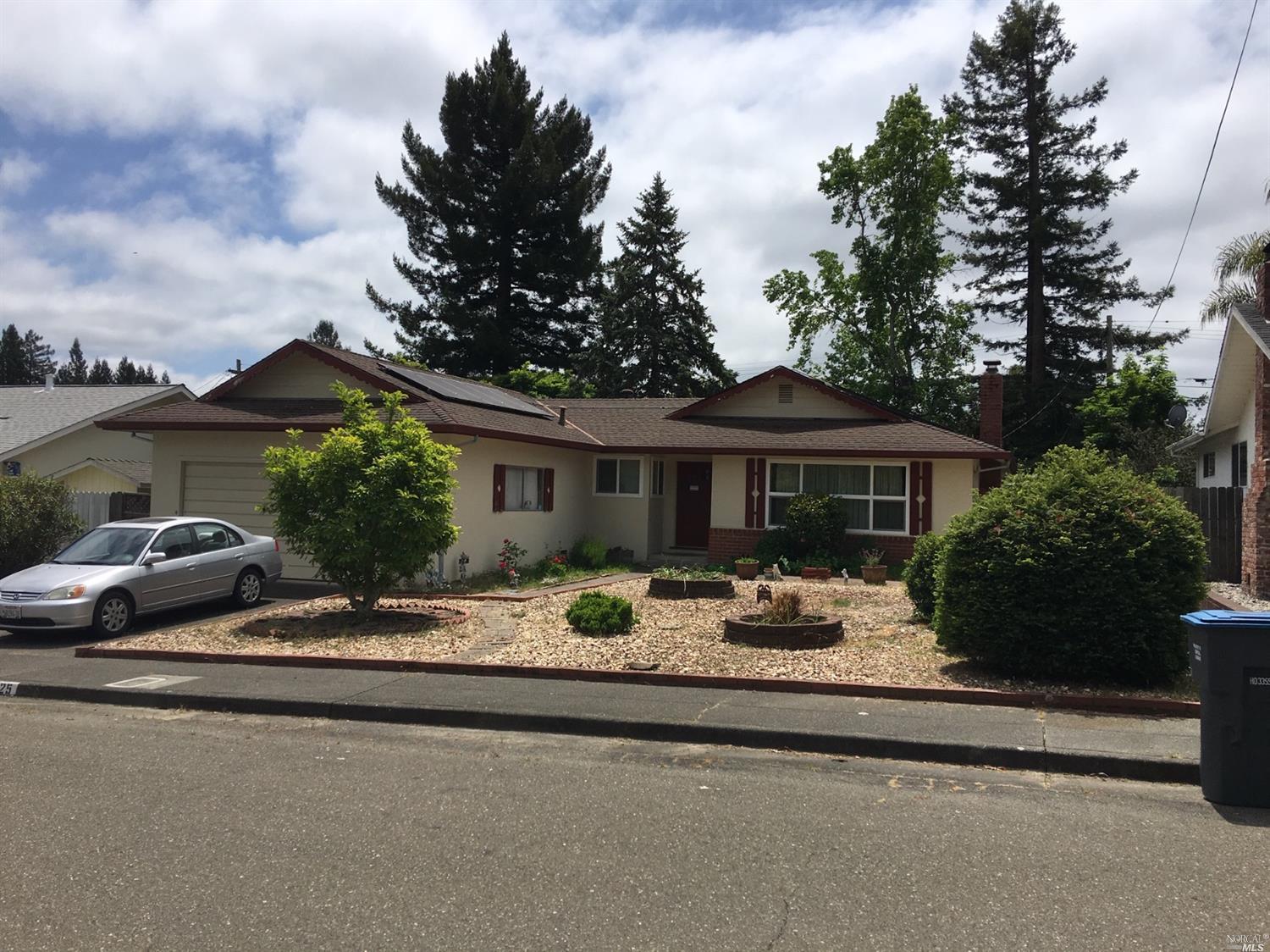 Property Photo: 7925 Juanita Court CA 95472
