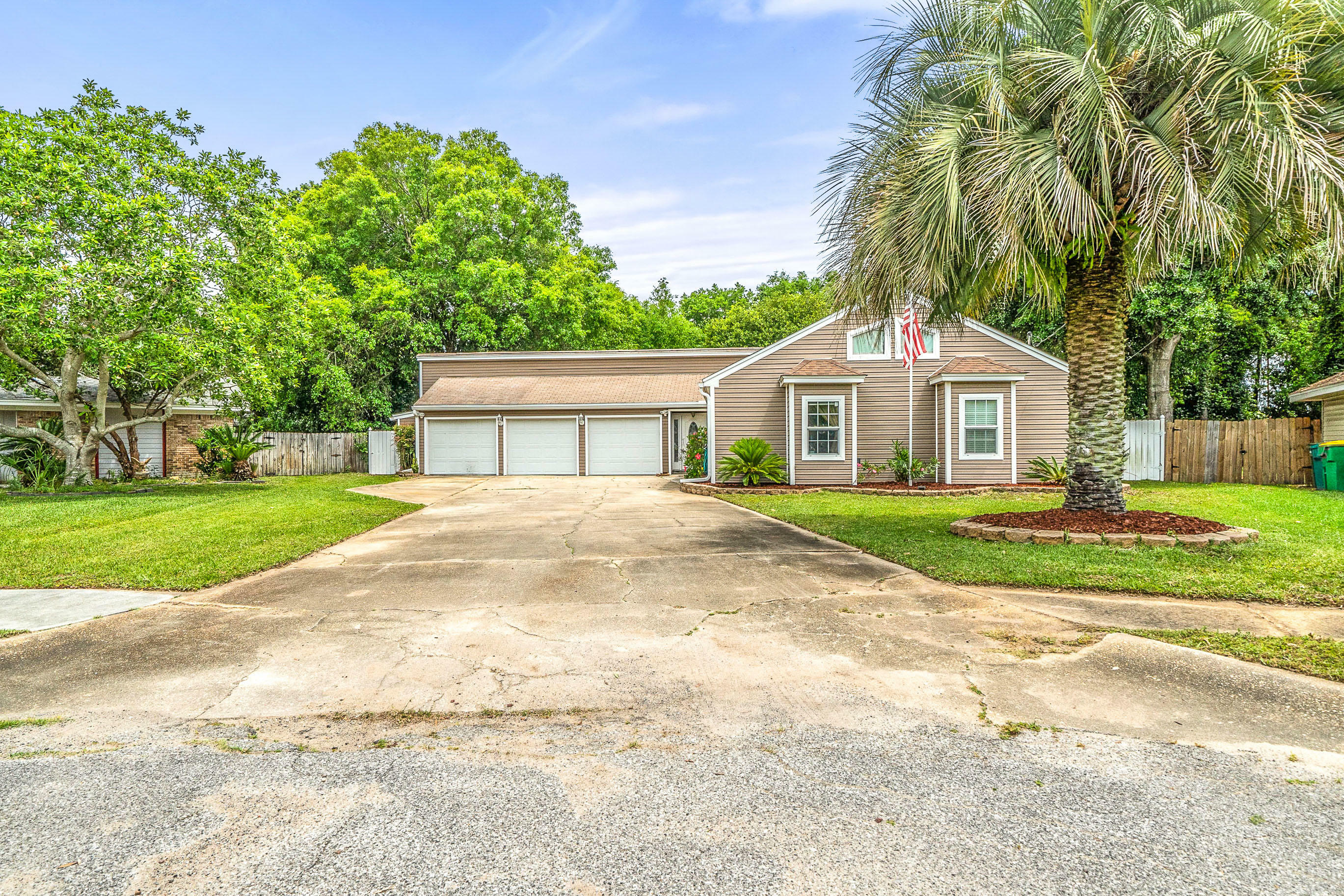 Property Photo:  12 Kingston Court  FL 32569 