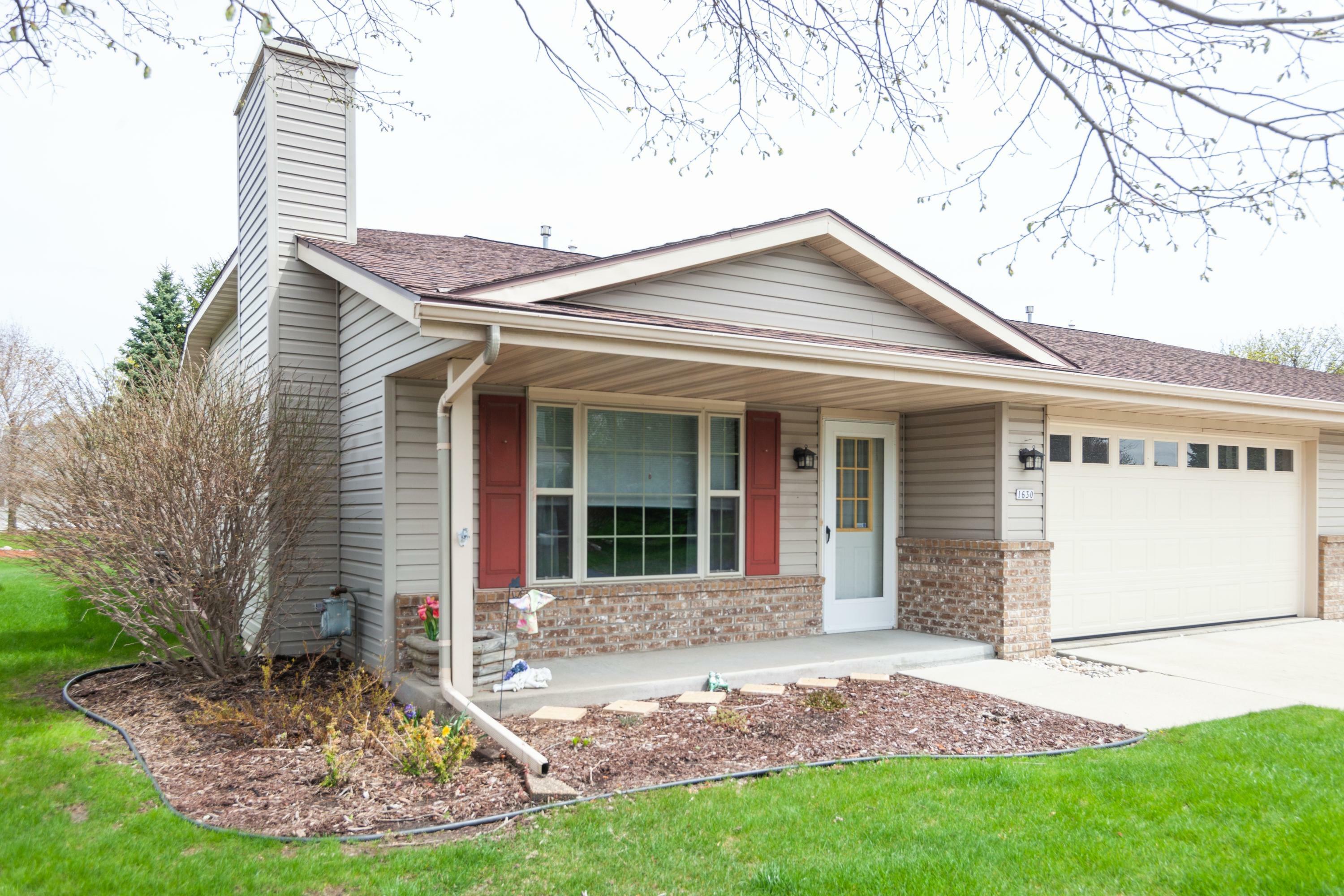 Property Photo: 1630 Garden Ln WI 53095