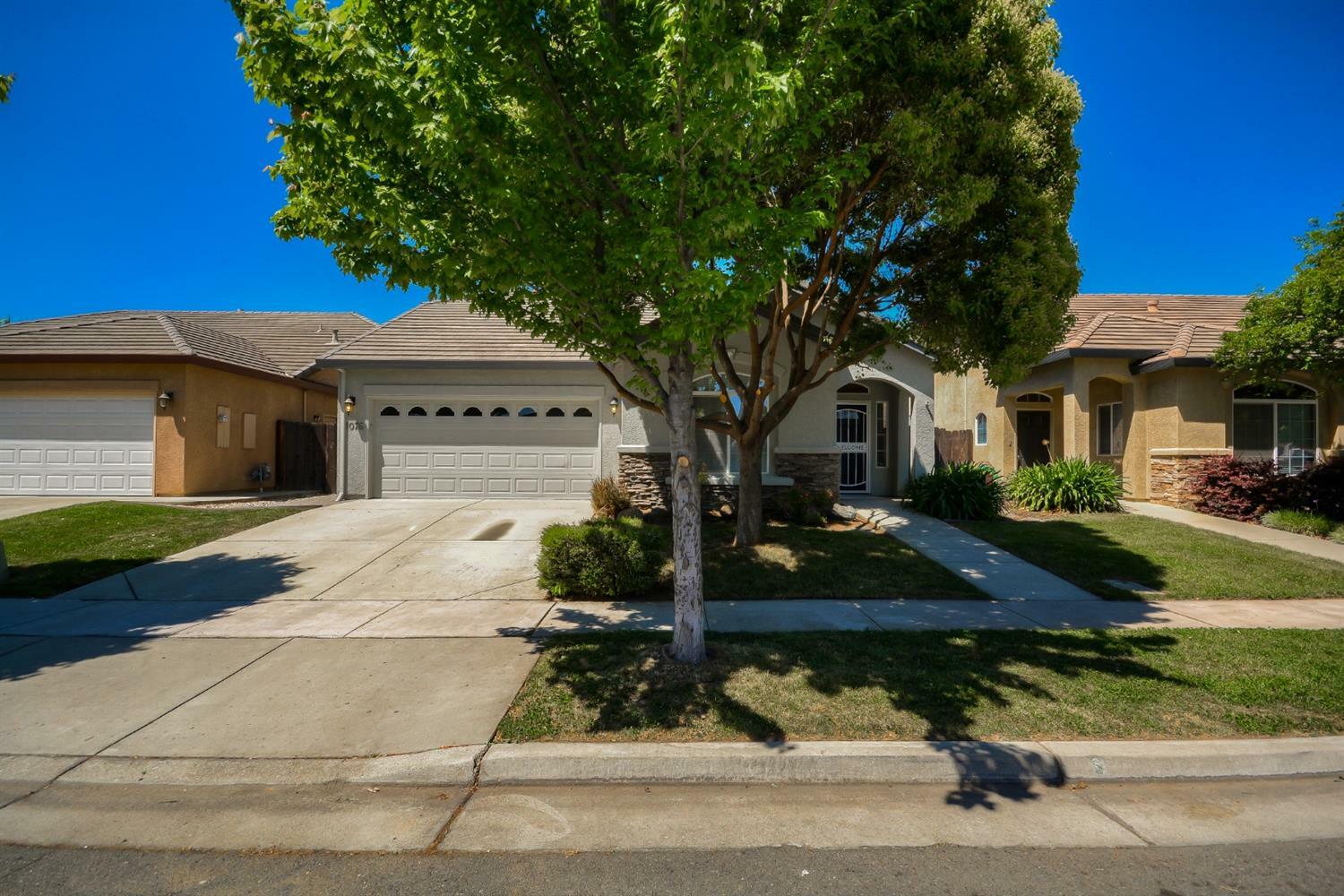 Property Photo:  1076 Via Roma Way  CA 95993 