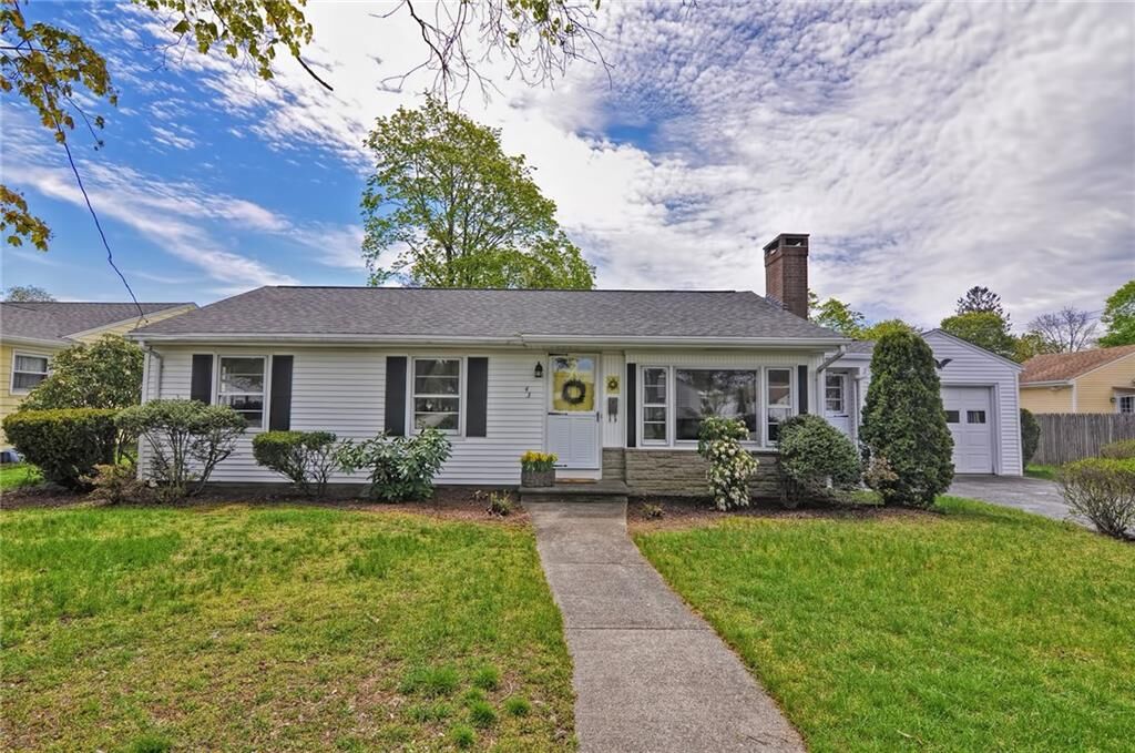 Property Photo:  43 Larchwood Dr  RI 02916 