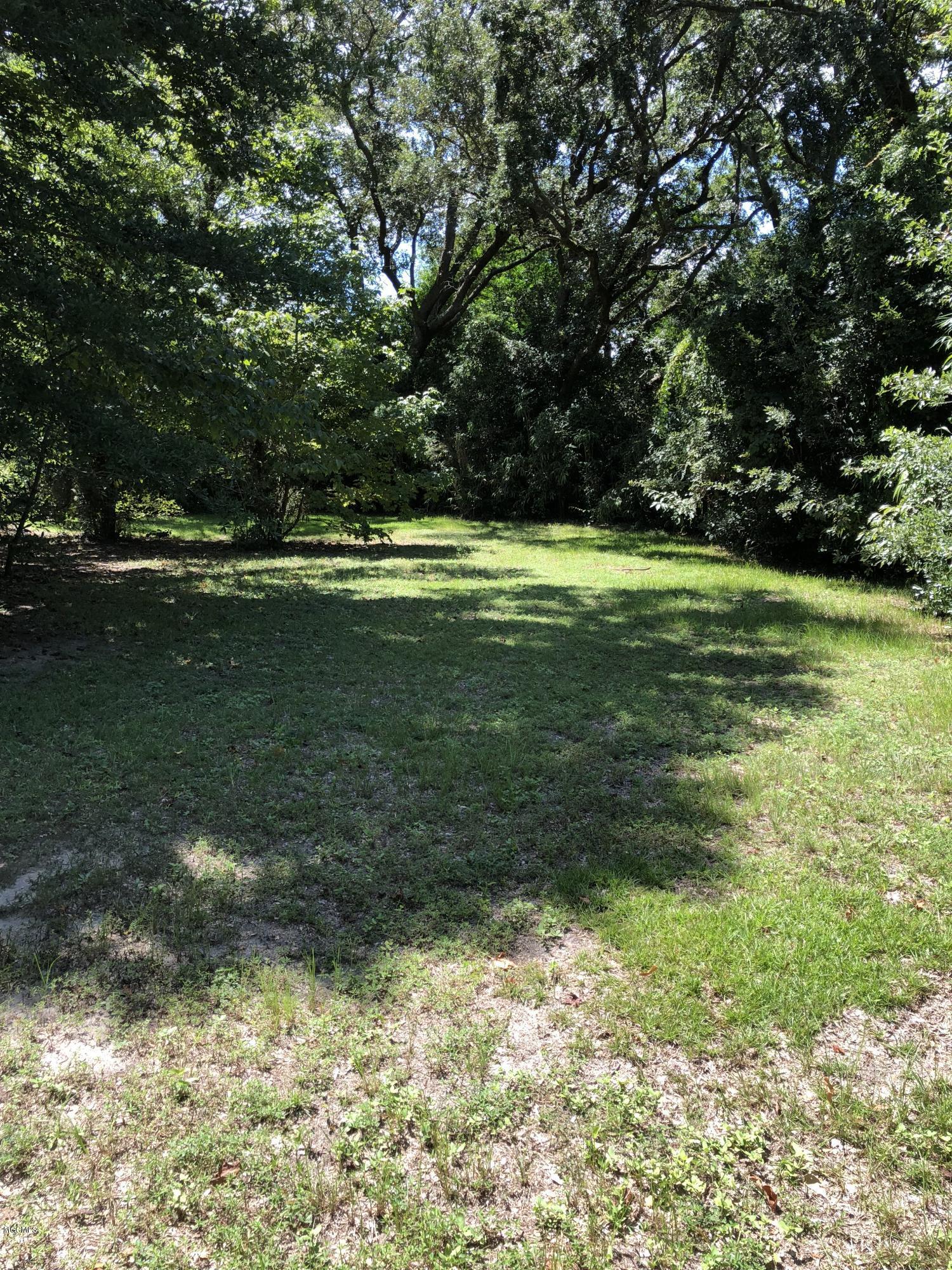 Property Photo: 1124 Oak Place MS 39501