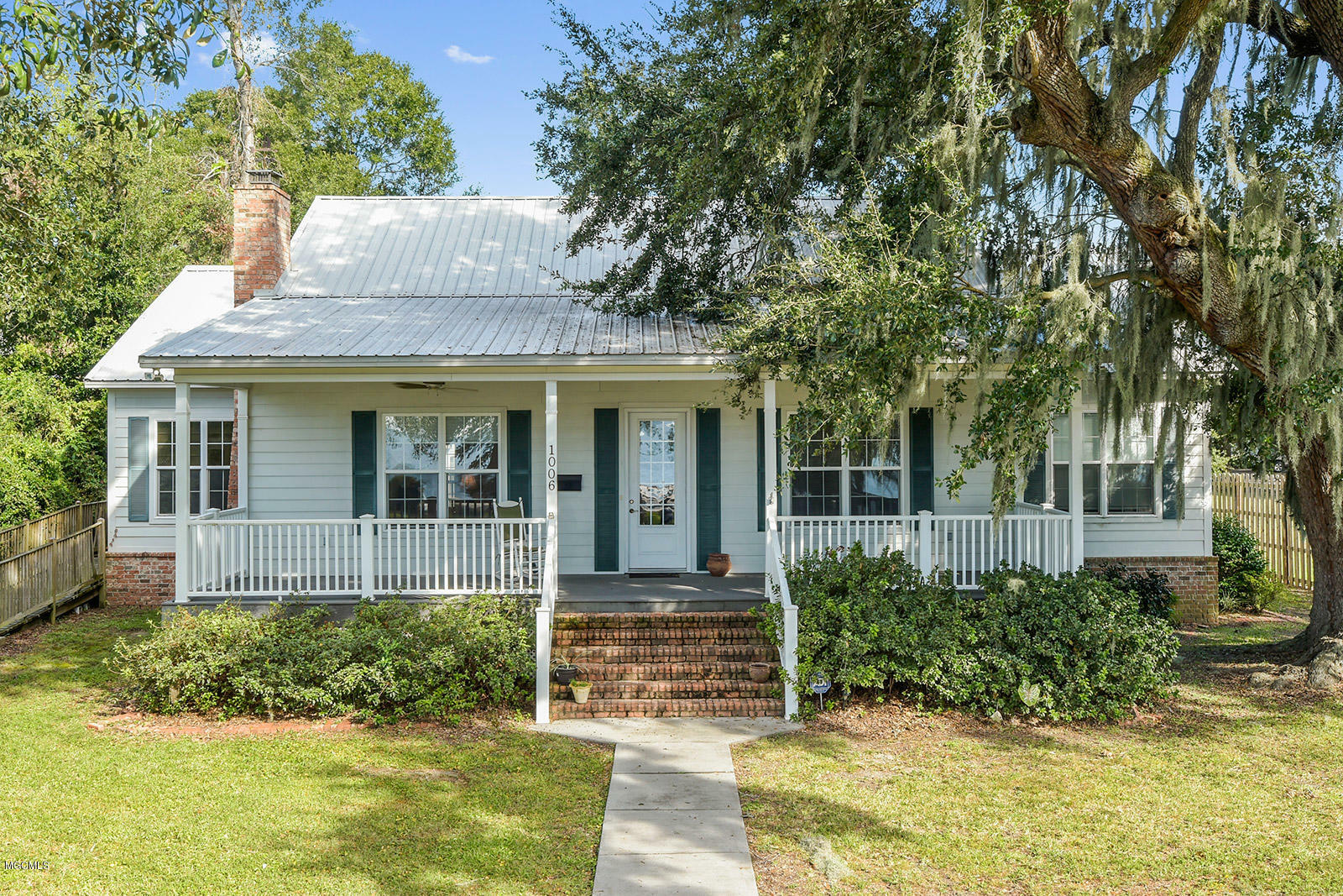 Property Photo:  1006 Beach Boulevard  MS 39530 