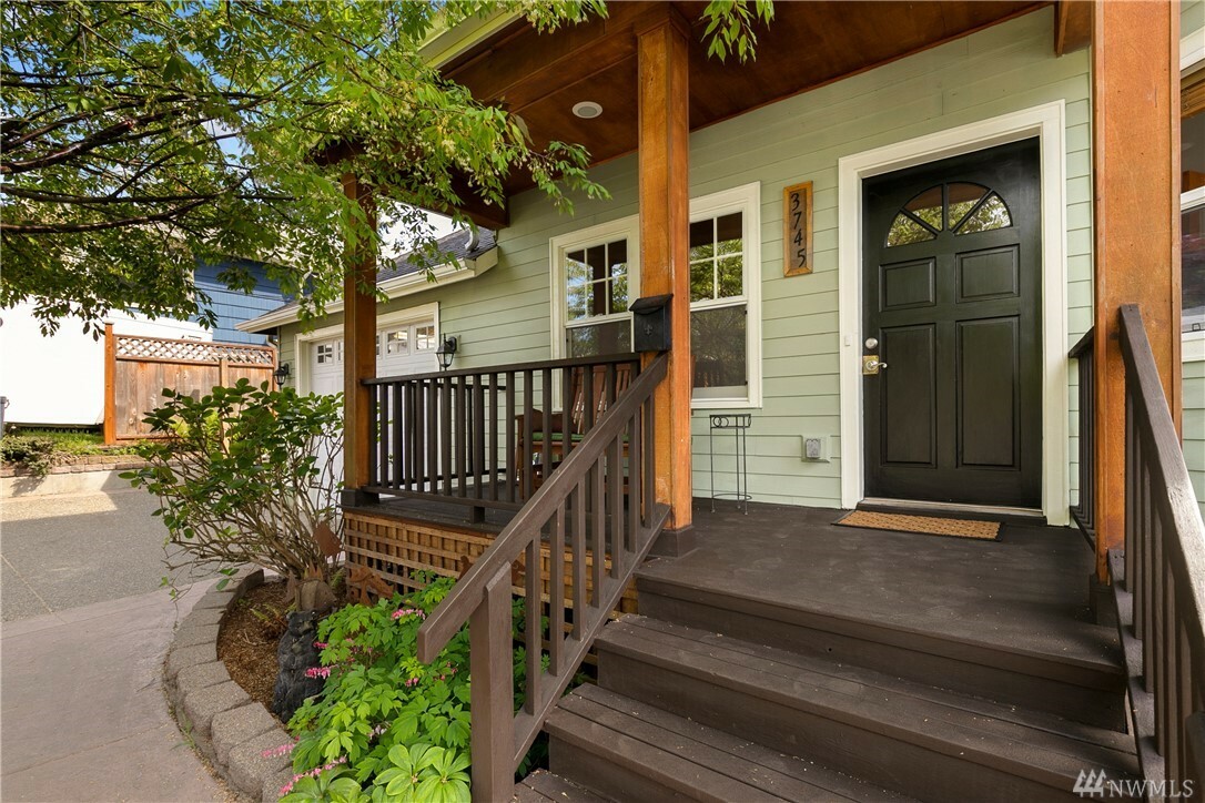 Property Photo:  3745 SW Webster St  WA 98126 