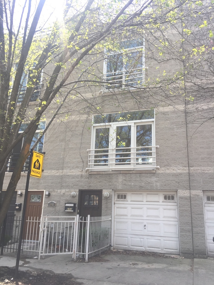 Property Photo: 650 North Armour Street IL 60642