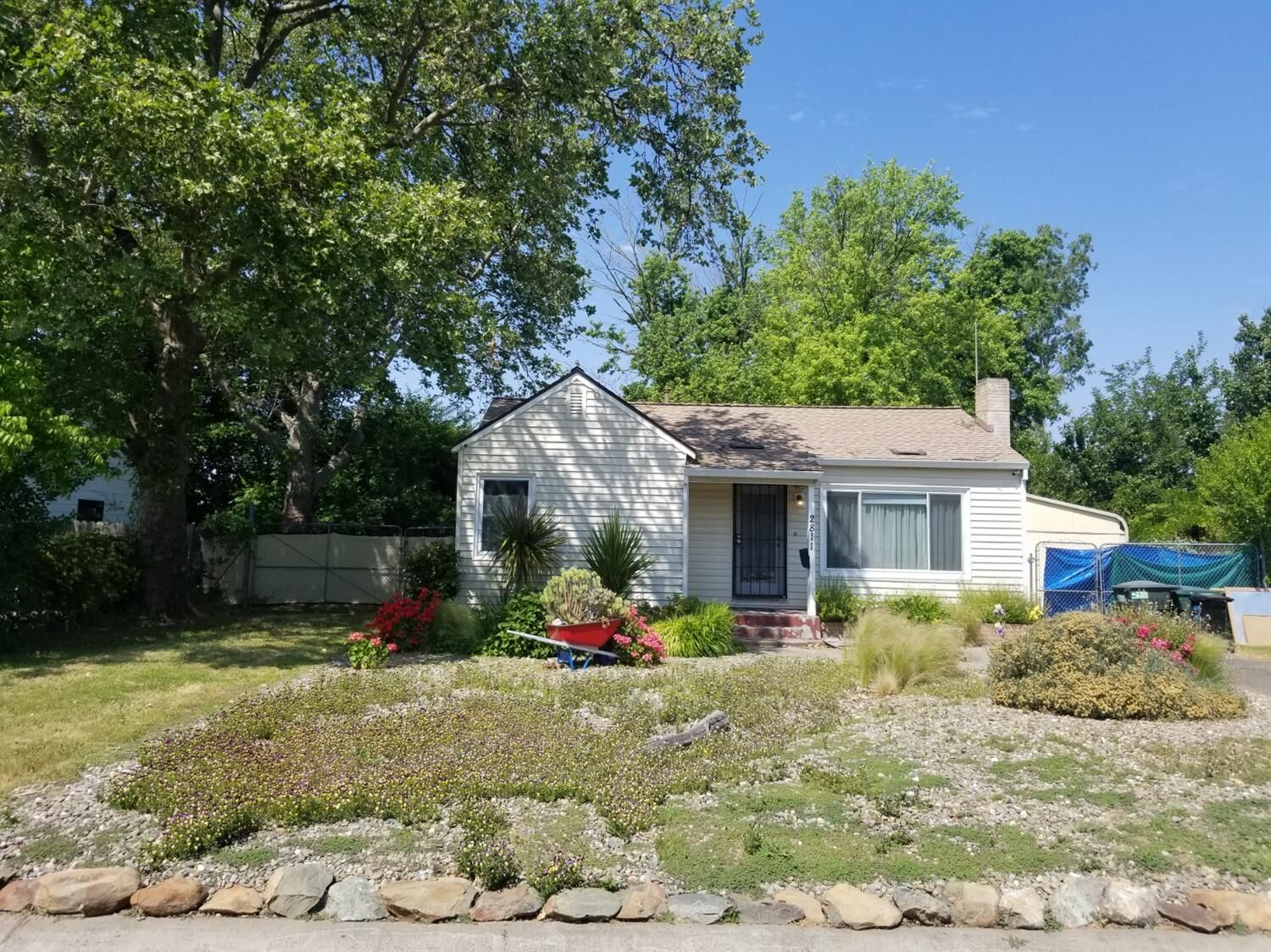 Property Photo: 2811 Bell Street CA 95821