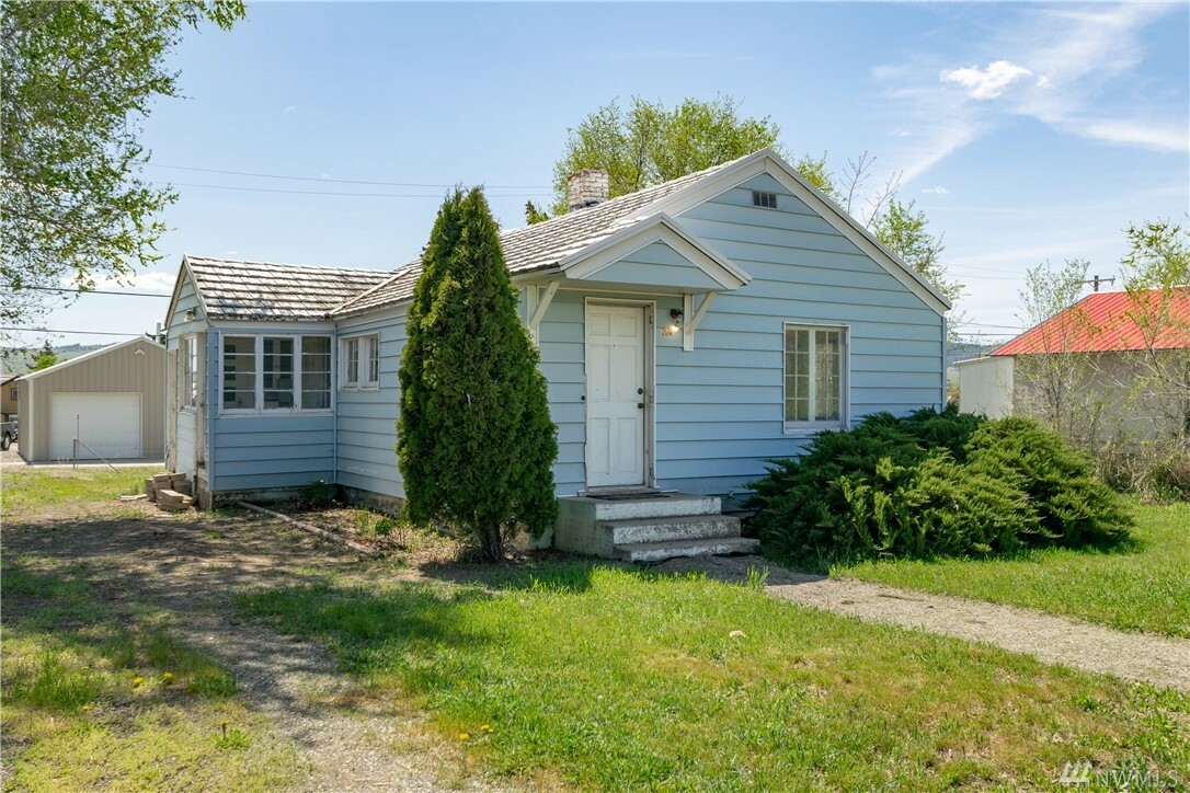 Property Photo: 204 W Locust St WA 98858