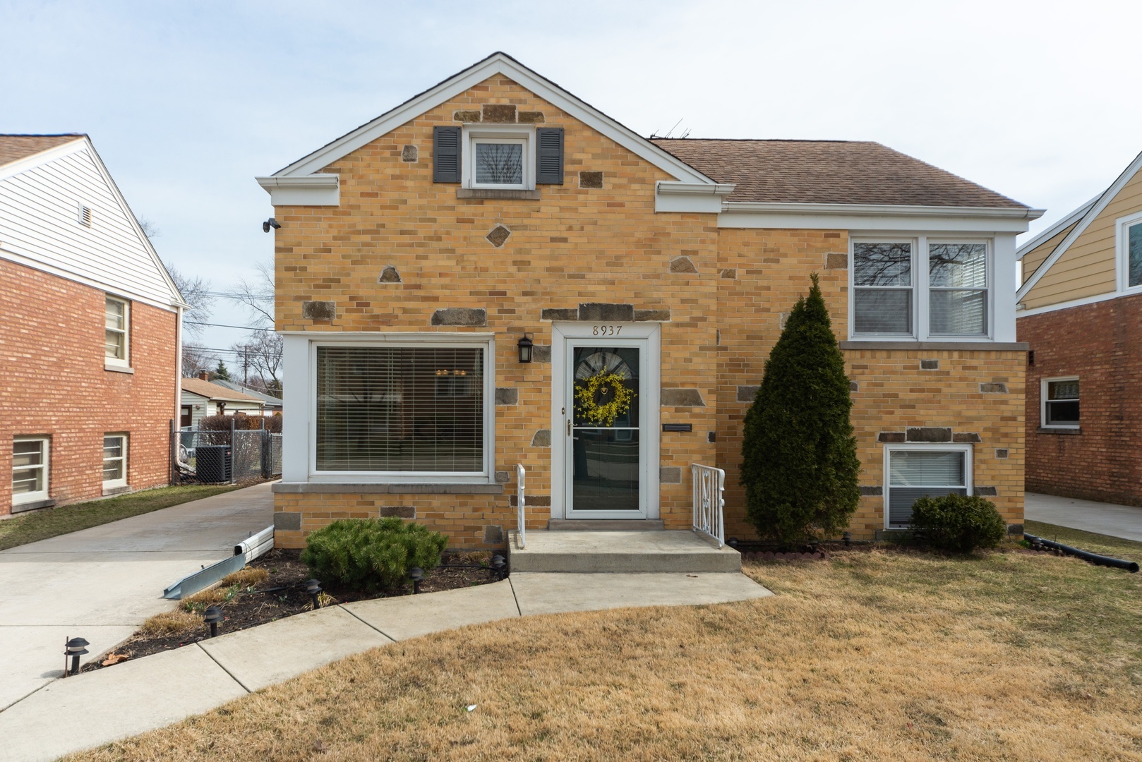 Property Photo: 8937 Marmora Avenue IL 60053