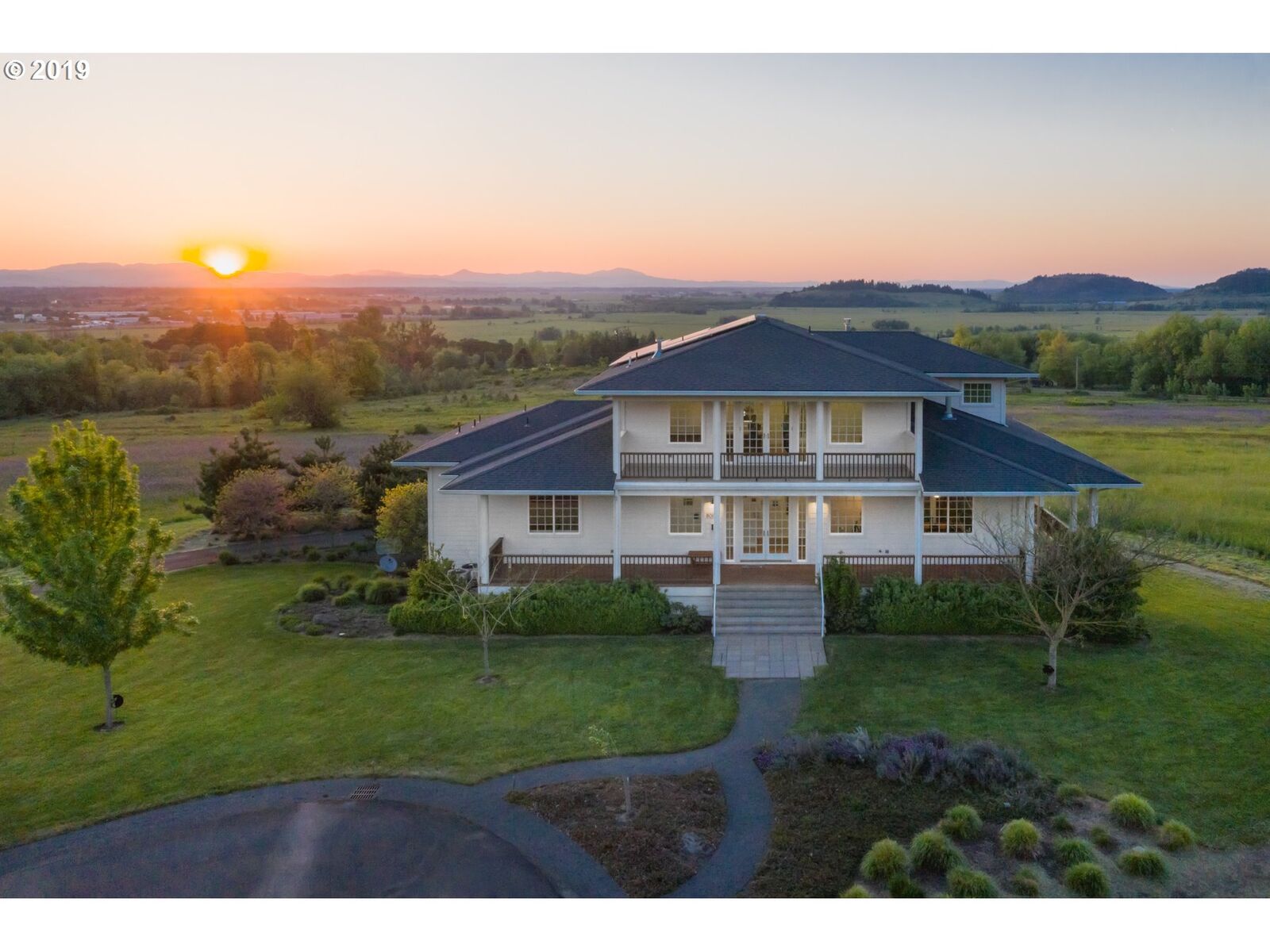 Property Photo: 90928 Diamond Ridge Loop OR 97408