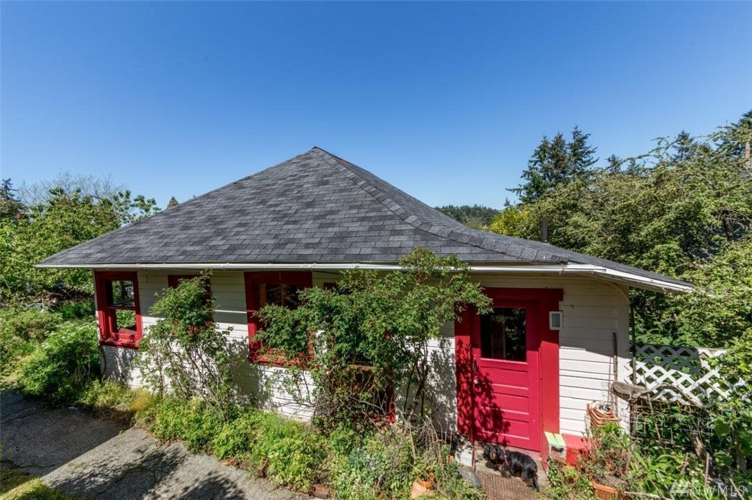 Property Photo:  635 U St  WA 98368 