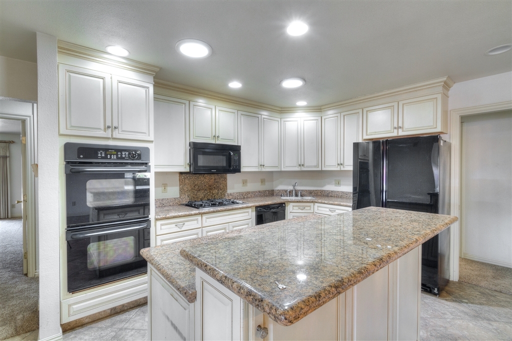 Property Photo: 917 Alta Vista Ter. CA 92084