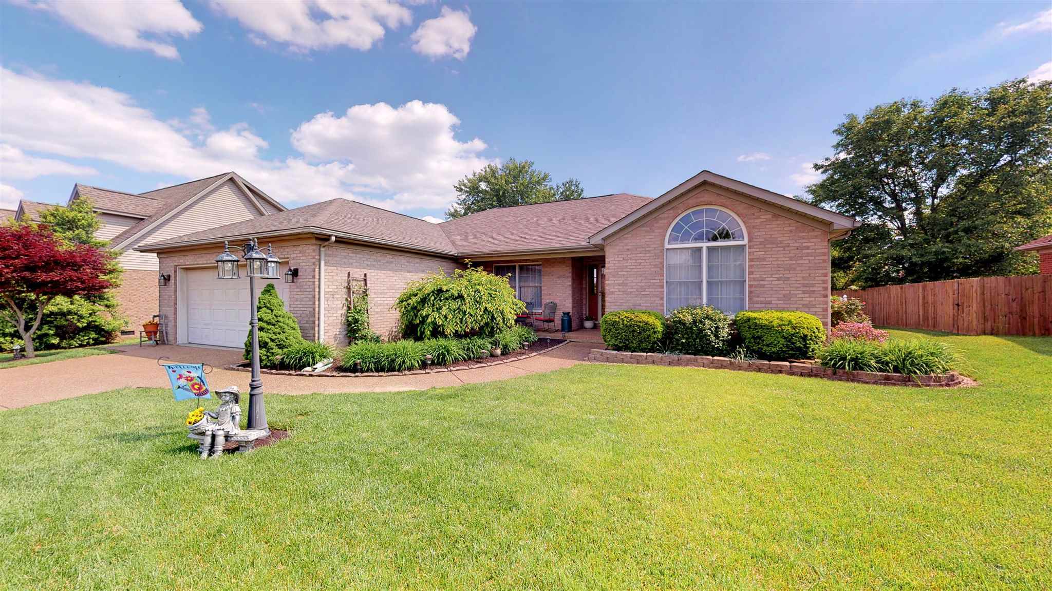 Property Photo: 6577 Oakshire Court IN 47630