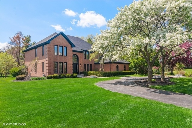 Property Photo:  765 Stonehedge Road  IL 60174 