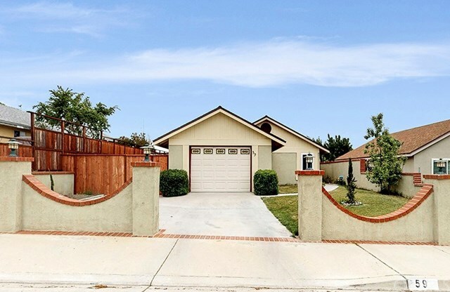 Property Photo:  59 Lone Oak Way  CA 93465 