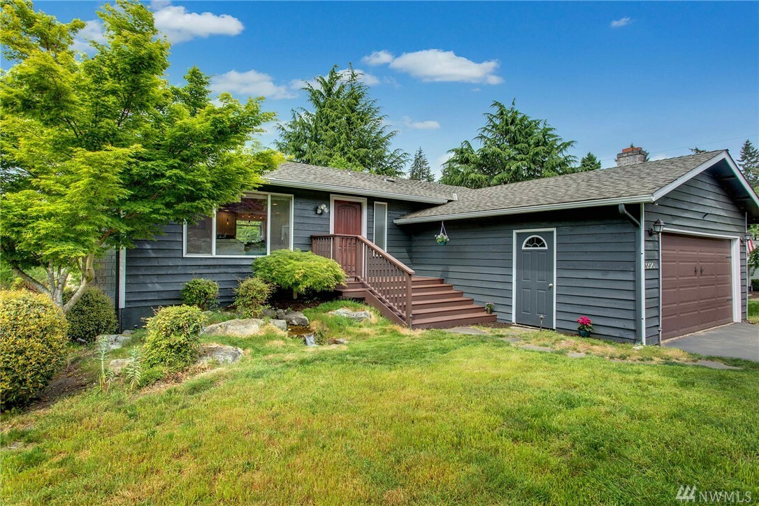 Property Photo:  10620 NE 55th St  WA 98033 