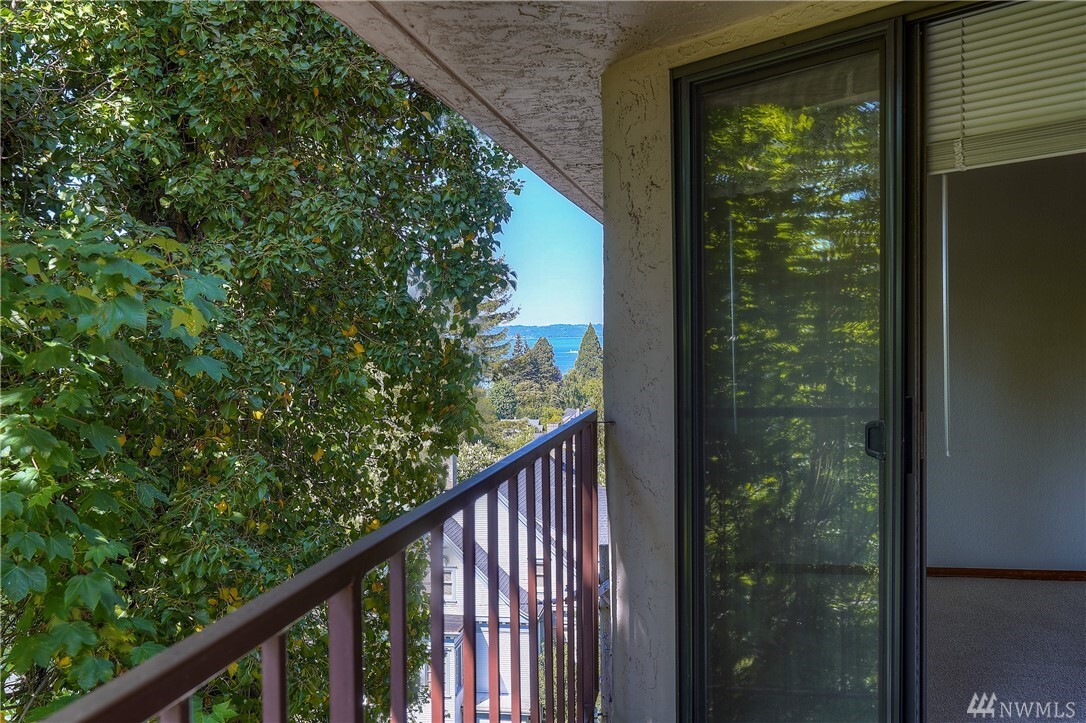 Property Photo: 909 N I Street 404 WA 98403