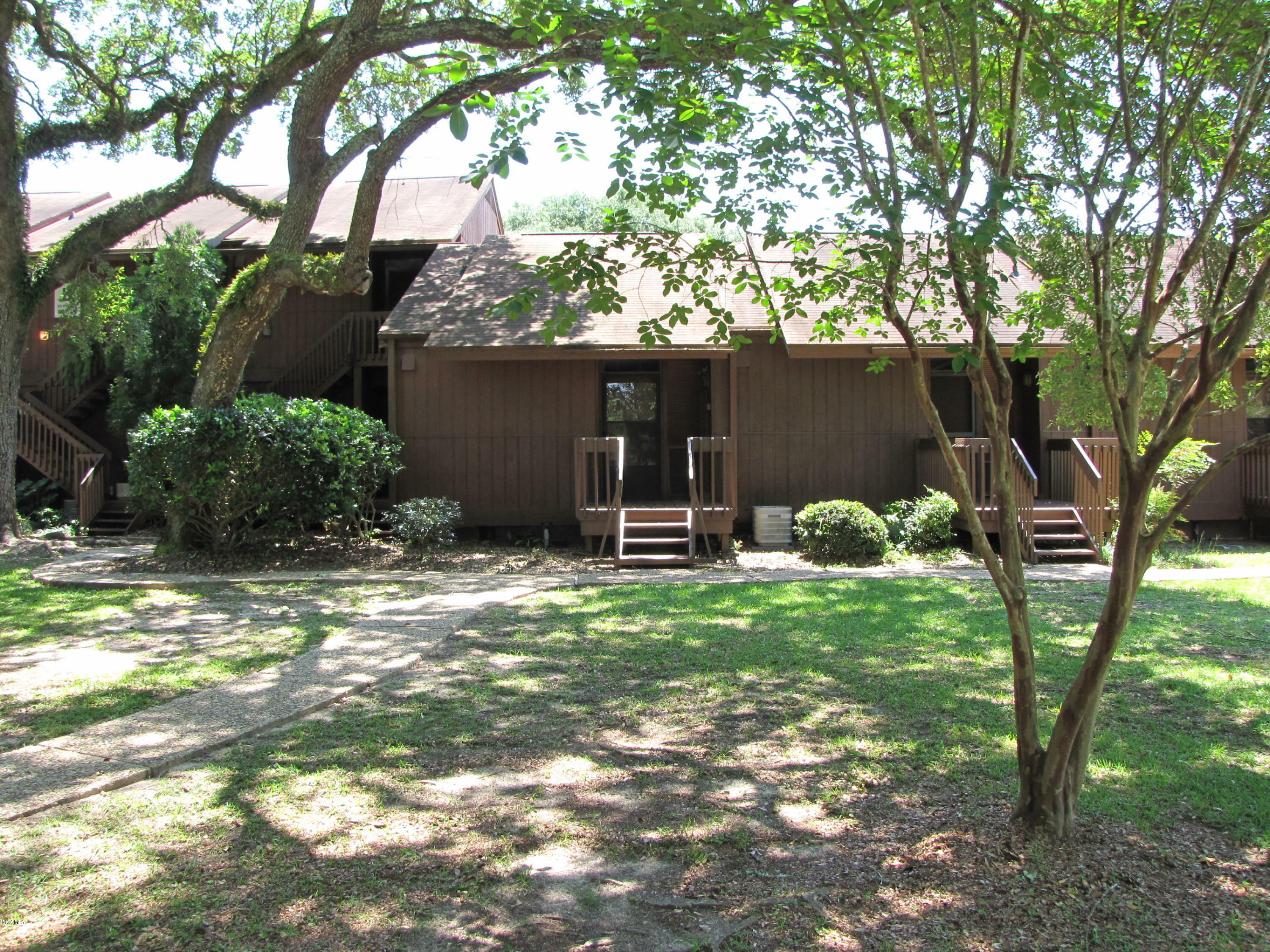 Property Photo:  112 Lakeside Villa  MS 39525 