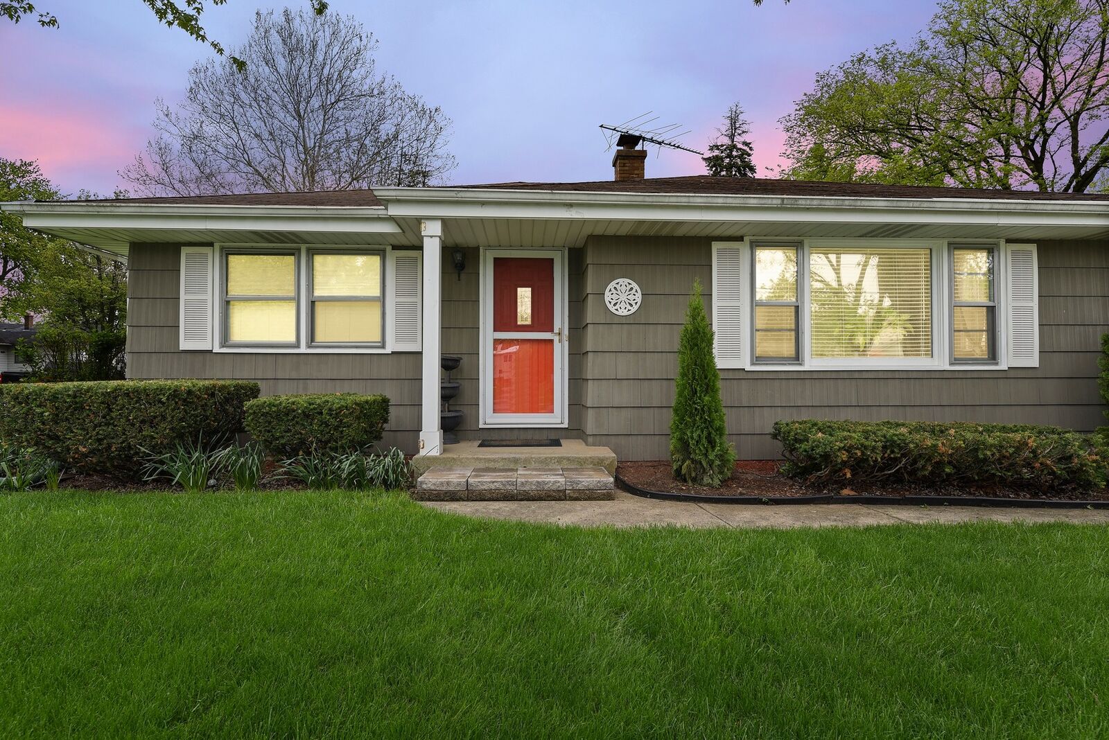 Property Photo:  447 South Linden Avenue  IL 60559 