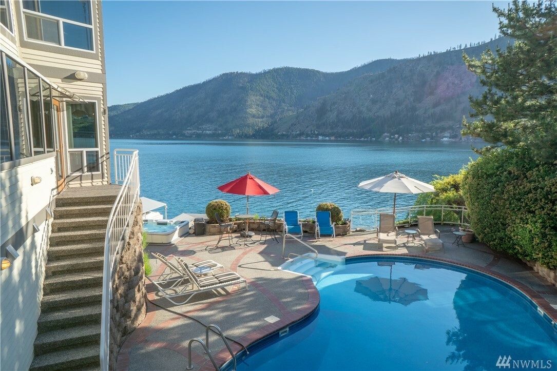 Property Photo:  3501 Chelan Blvd  WA 98831 