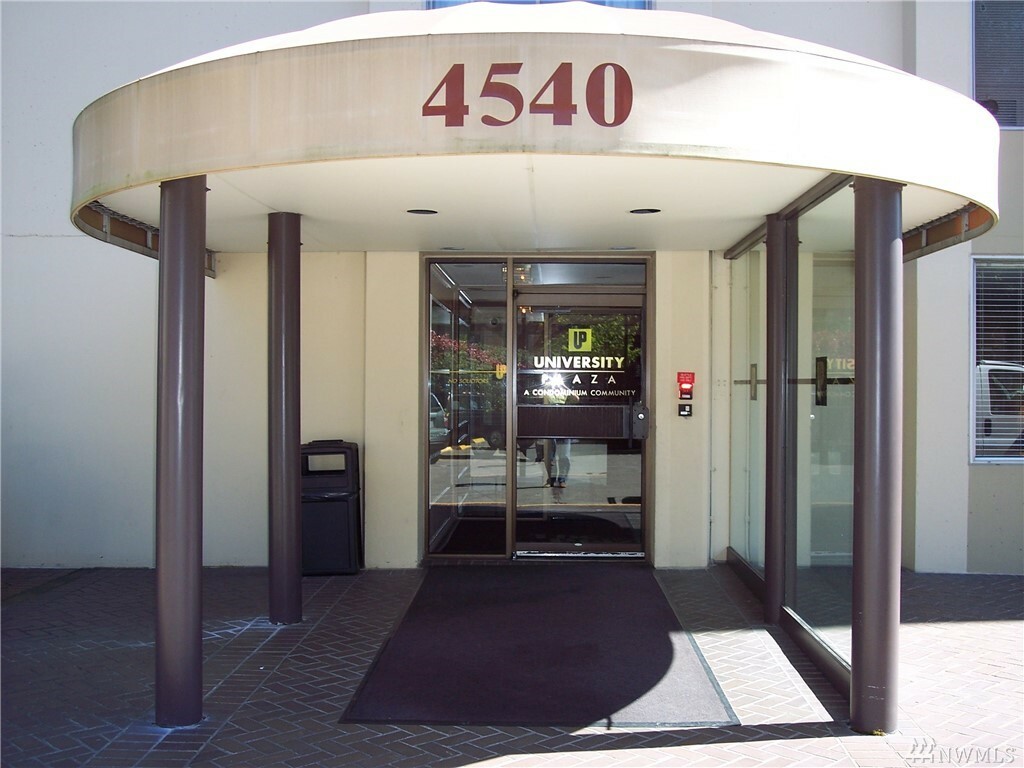 Property Photo: 4540 8th Ave NE 1102 WA 98105