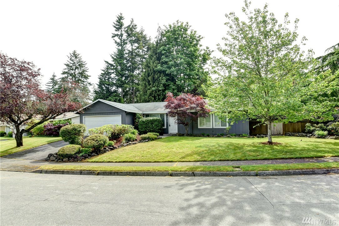 Property Photo:  1916 Aberdeen Ave SE  WA 98055 