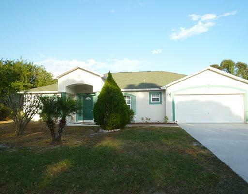 Property Photo:  407 SE Whitmore Drive  FL 34984 