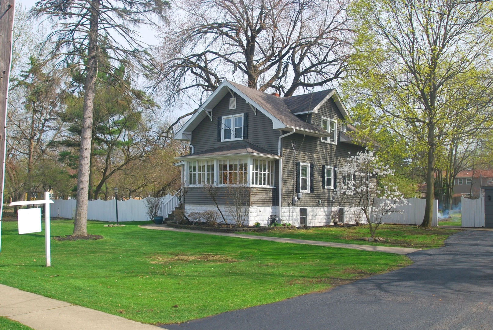 Property Photo: 27W403 Sunnyside Avenue IL 60190