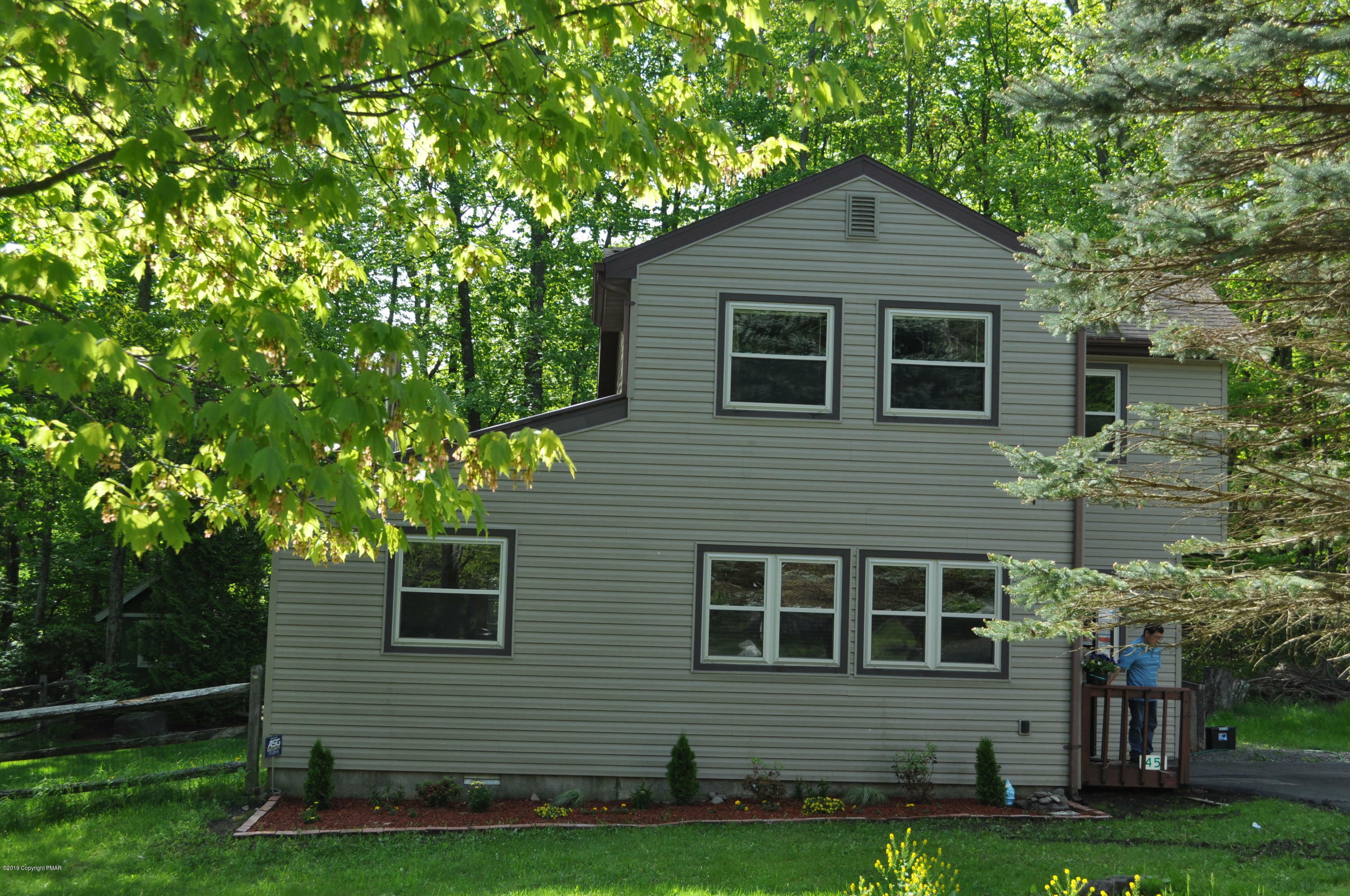 Property Photo:  45 Seneca Road  PA 18344 