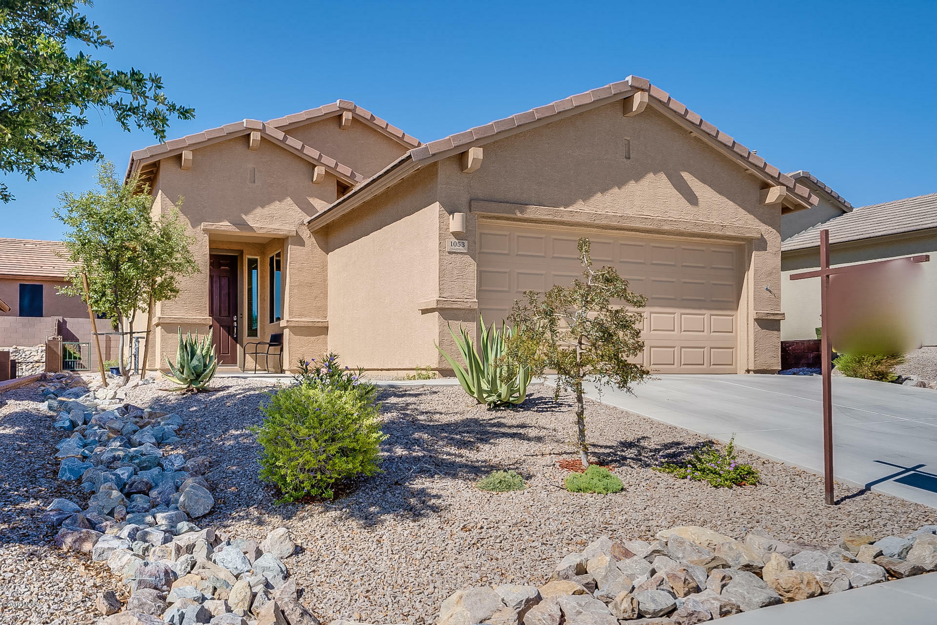 Property Photo:  1053 W Pastora Peak Drive  AZ 85614 