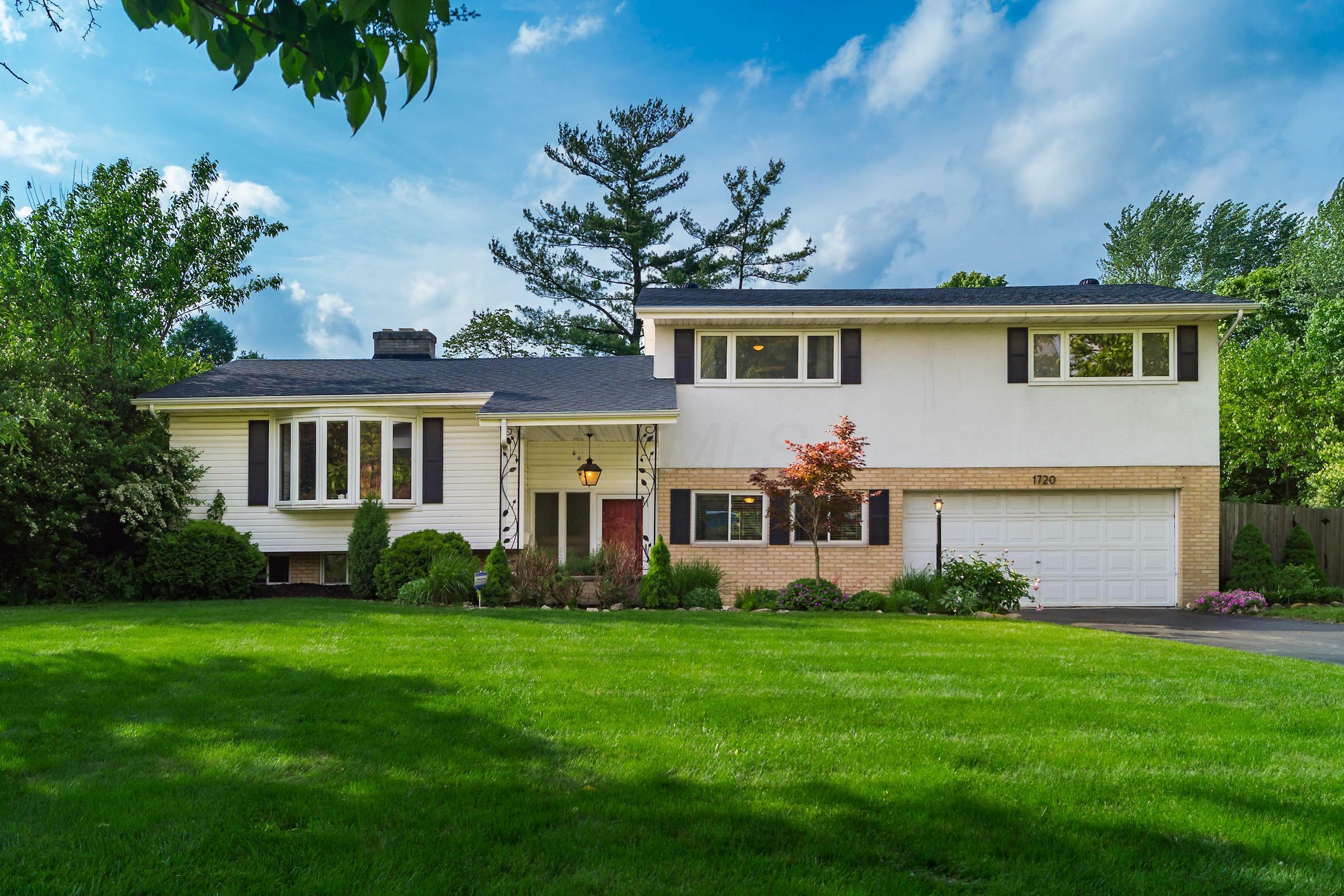 Property Photo: 1720 Riverhill Road OH 43221
