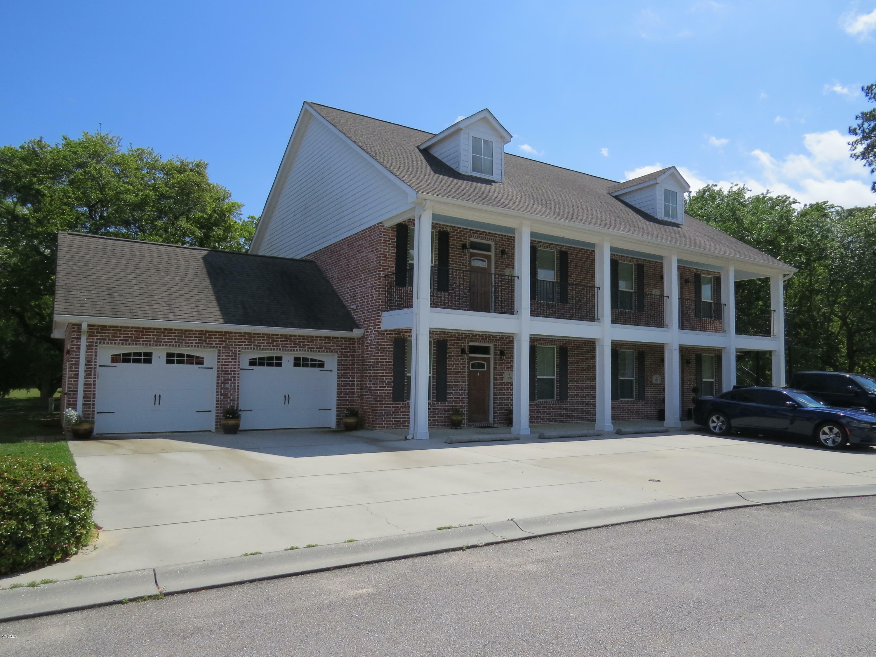 Property Photo: 206 Fairway Villas Circle MS 39525