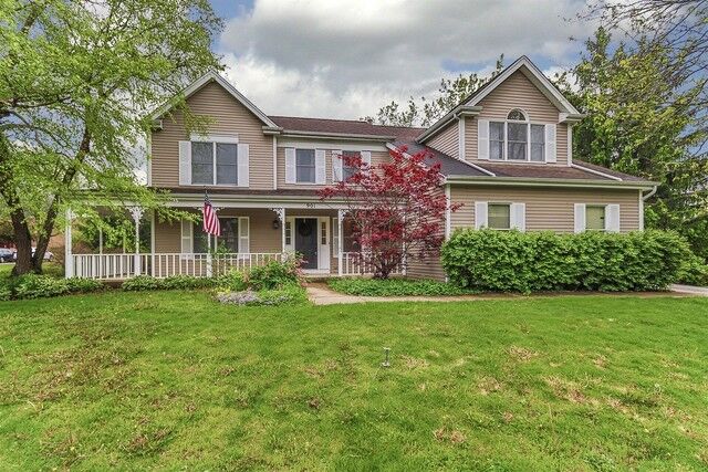 Property Photo:  901 Glen Oak Drive  IL 60118 