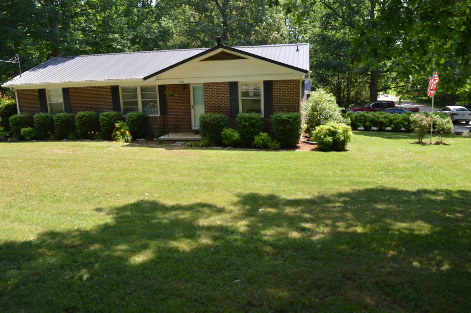 Property Photo:  200 Poplar Ave  TN 37345 