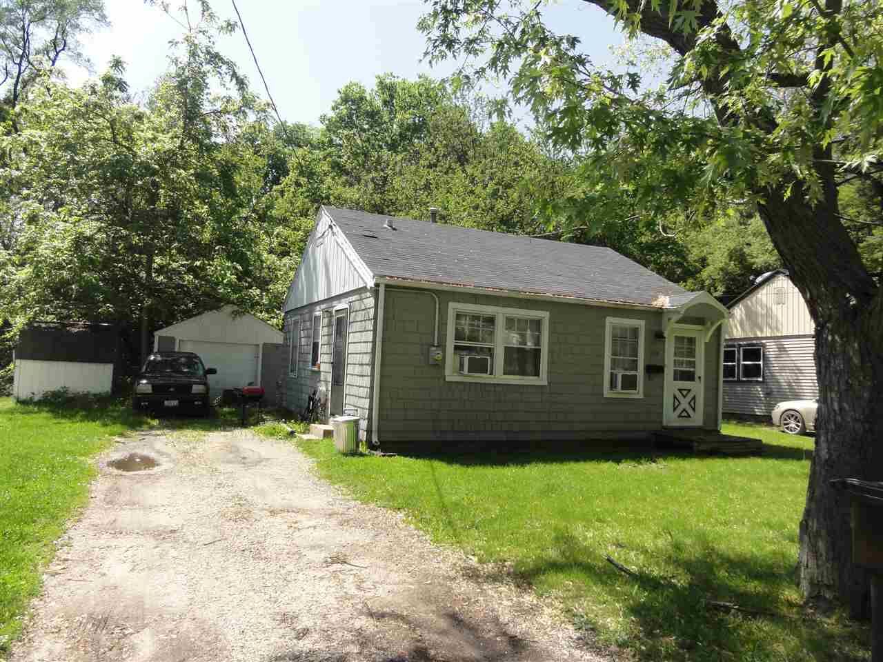 Property Photo:  1717 N Valley  IL 61604 